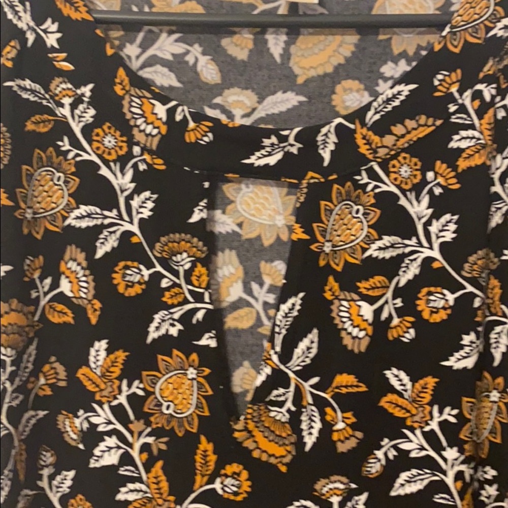 Keyhole blouse - Picture 3 of 4